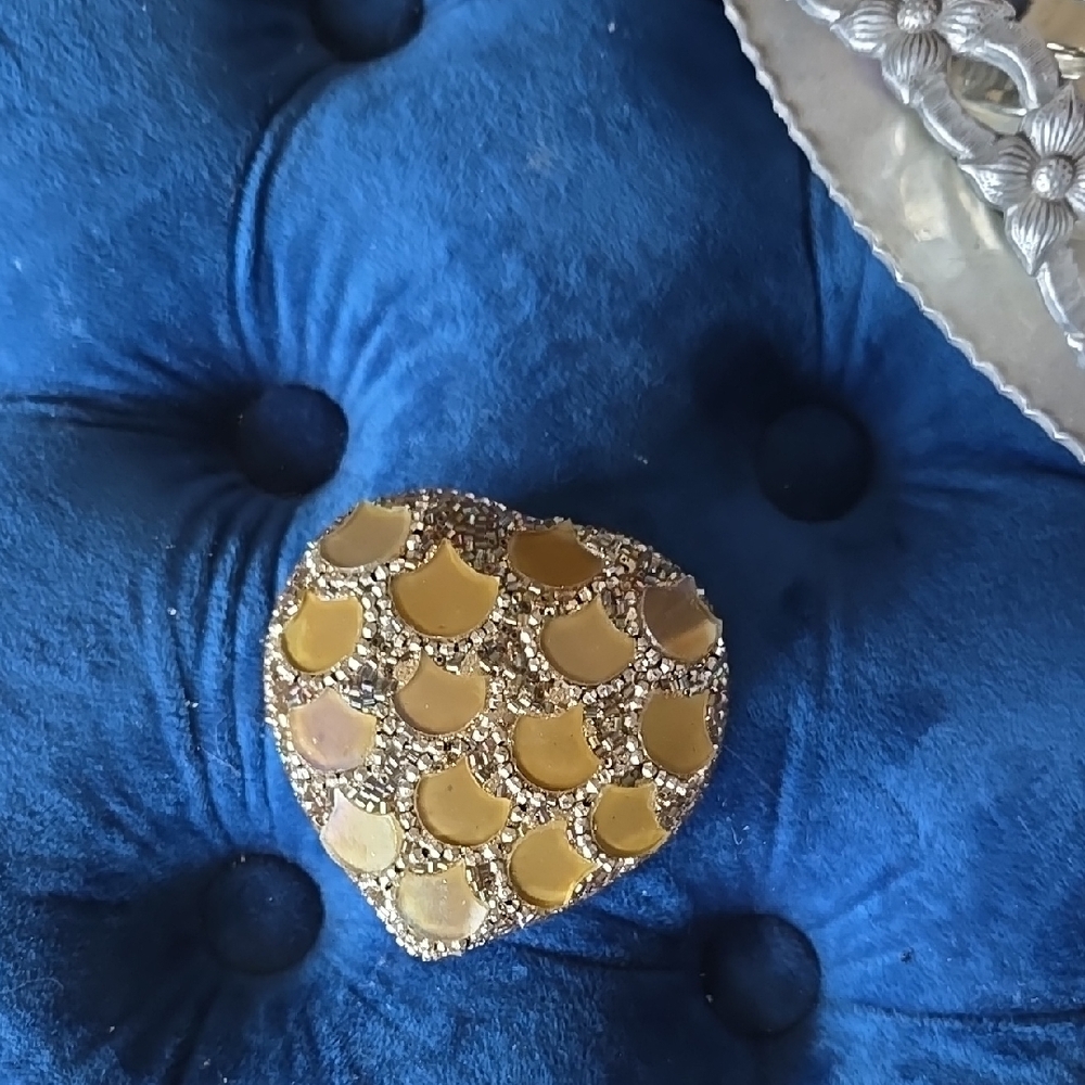 Gold Heart-Shaped Decorative Box.⭐️